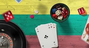 Tampilan permainan Book of Dead di emas slot dengan tema Mesir Kuno dan gulungan slot yang berwarna-warni